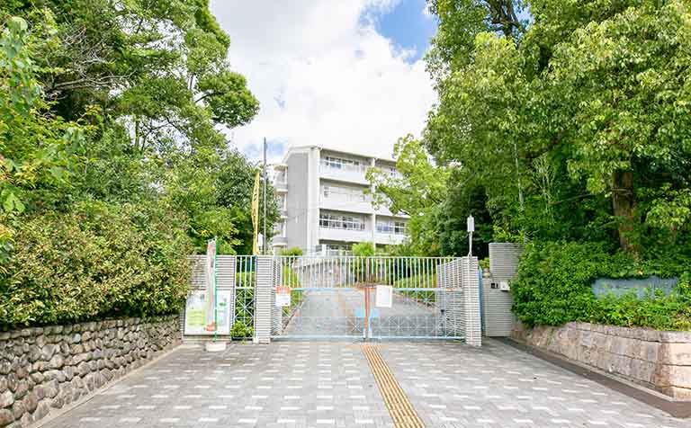 萱野小学校<の写真